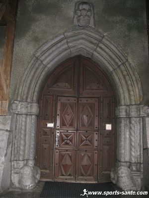 Photo du portail de l'église de samoëns